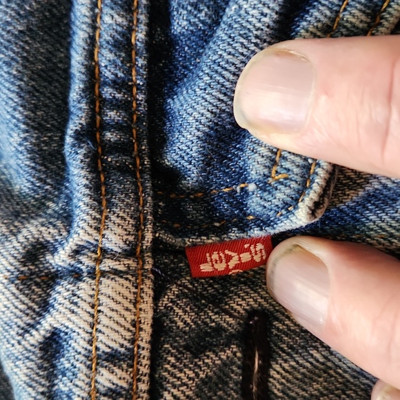 Size small vintage Levi jacket, no tears ,in really good shape. Asking 75$ - Picture 2 of 4